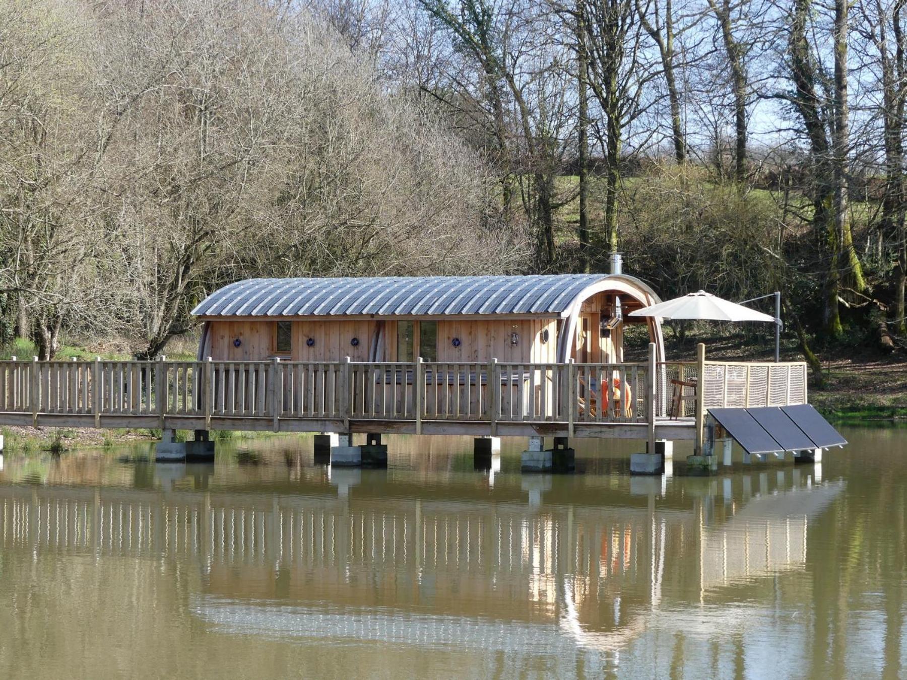 Domaine De La Clauzade Panzió Saint-Germain-les-Vergnes Kültér fotó